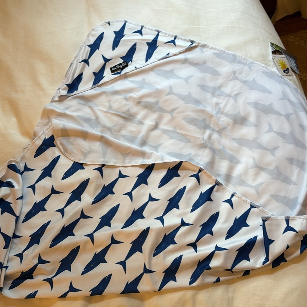 Toddler Towel with UV protection Shark Print - Picture 3 of 3